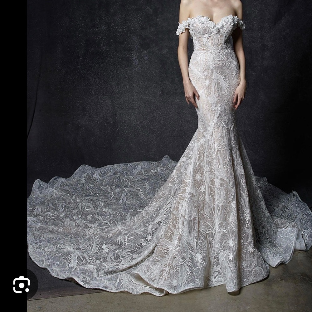 Exquisite Off-Shoulder Lace Wedding Dress - Cream